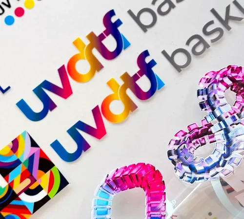 UV DTF baskı: logo etiketi